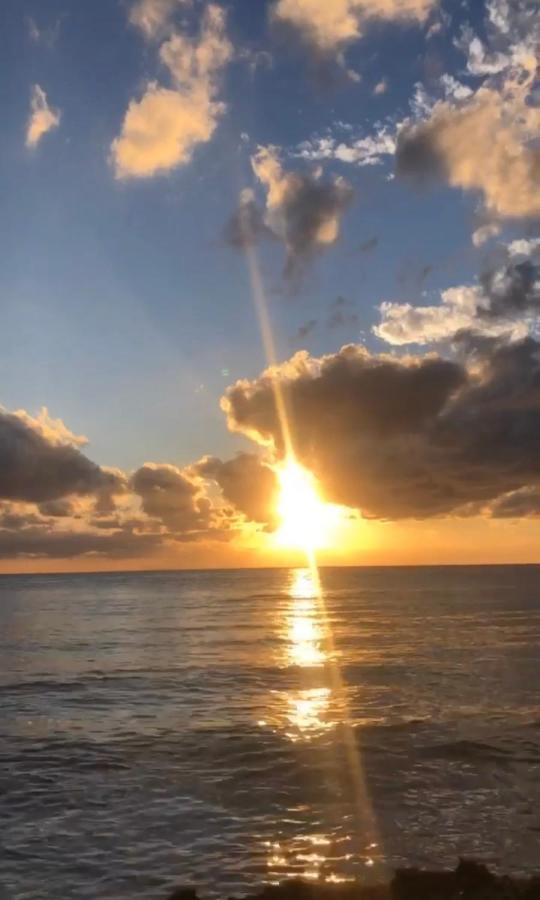Juan Beach Bungalow Batununggul Екстер'єр фото